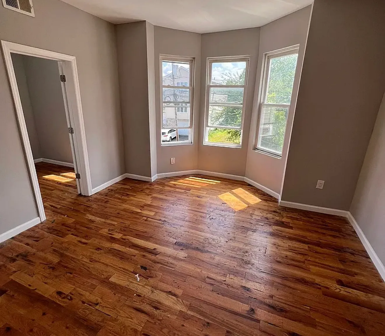 3 bed, $2,100 — Photo 2