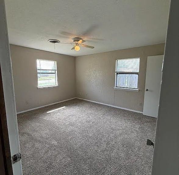 1435 Drexal Pl — Photo 3