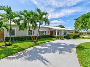 7101 W Lake Dr, Lake Clarke Shores, FL 33406
