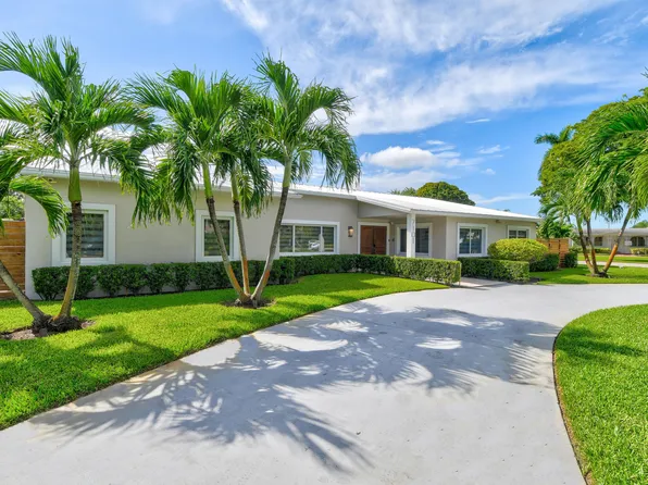 7101 W Lake Dr, Lake Clarke Shores, FL 33406