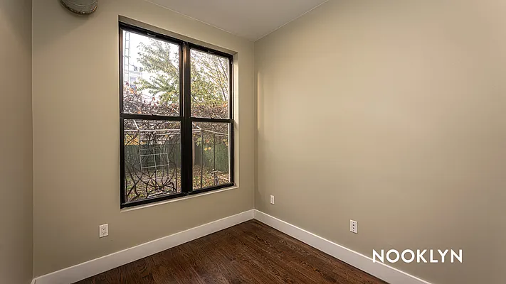 Rented by Nooklyn NYC LLC | media 21