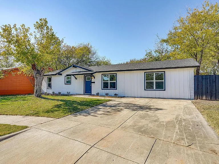 521 Mesquite Ave N — Photo 3