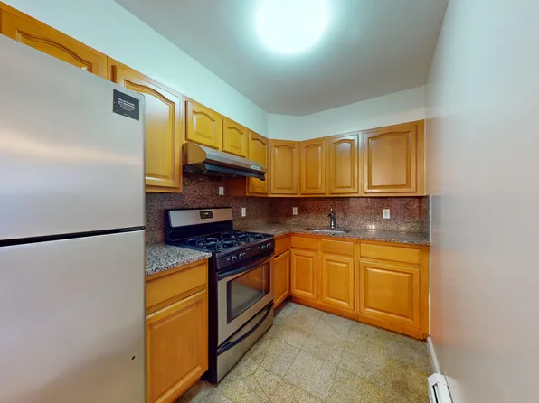 420 42nd Street image 8 of 22