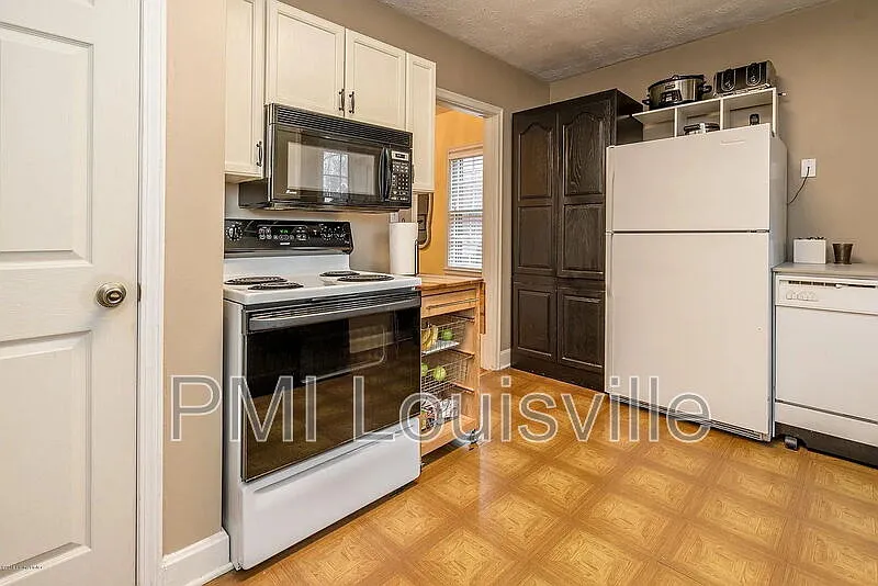 3 bed, 2.0 bath, 1503 sqft, $1,900 — Photo 3