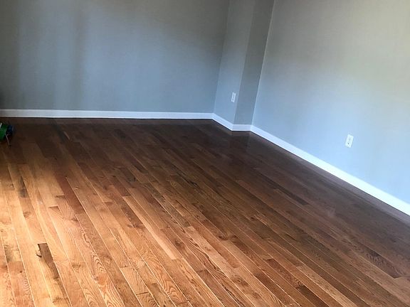 5th image of 217 East Ct