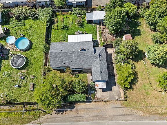 2nd image of 422 E 2nd Ave