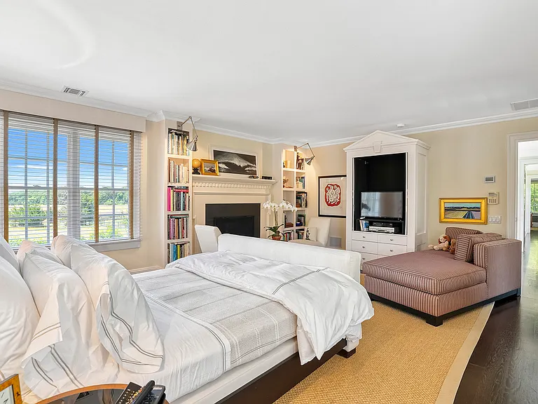 10 Horse Meadow Ln — Photo 10