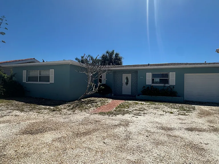 7112 S Shore Dr S — Photo 4