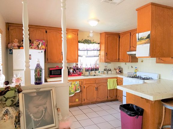 2nd image of 808 W El Camino St