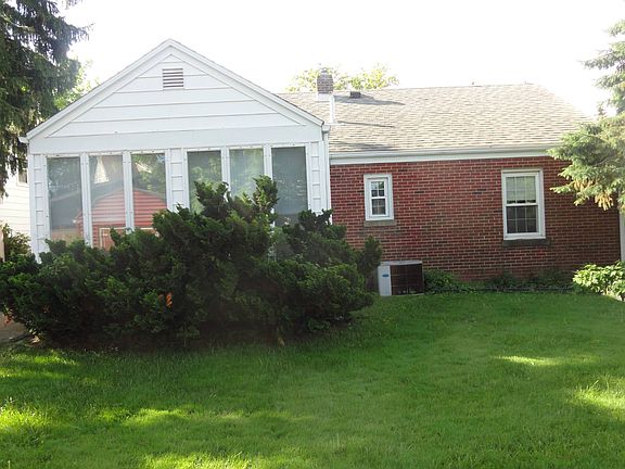 3rd image of 305 E Parish St