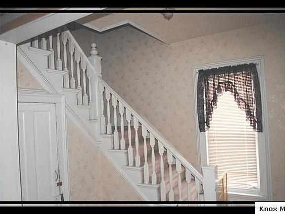 3rd image of 706 W Vine St