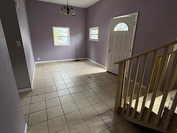 2nd image of 205 Leslie St