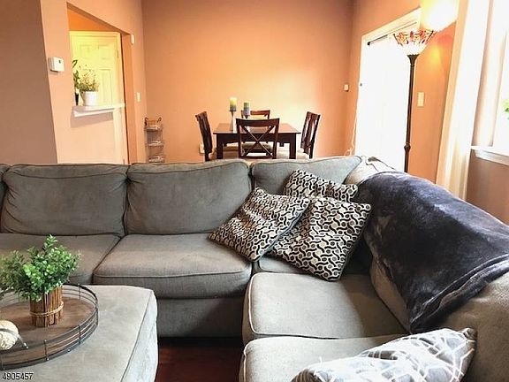 5th image of 27 River Birch Cir