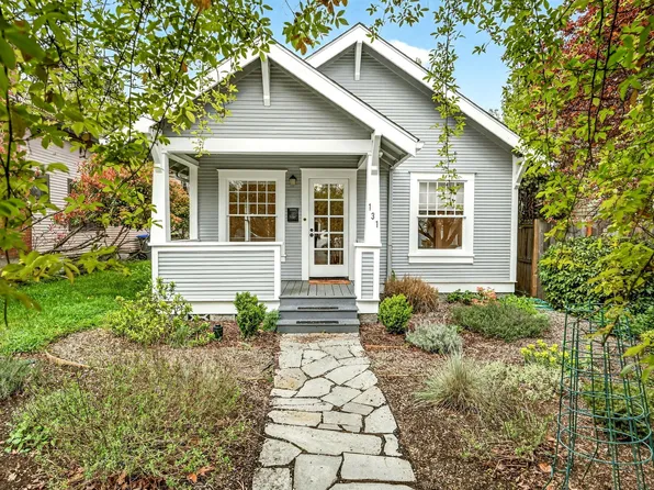 131 4th St, Ashland, OR 97520