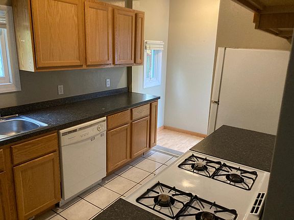 3rd image of 212 Diamond Ave SE
