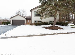 675 Red Bridge Rd, Lake Zurich, IL 60047