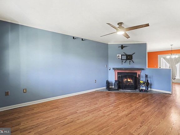3rd image of 1391 Woodridge Dr