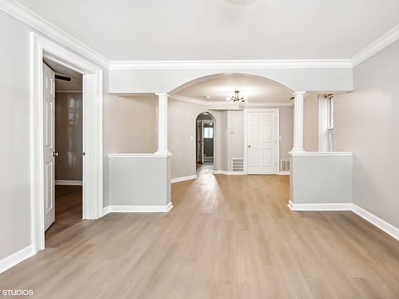 3rd image of 3519 N Albany Ave Floor 1