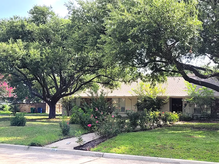 204 Overhill Dr — Photo 11
