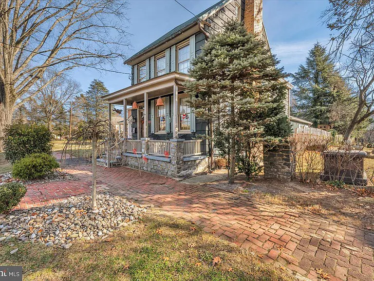 406 Kings Hwy E — Photo 3
