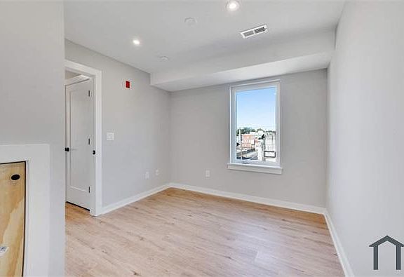 3rd image of 2639 Cecil B Moore Ave Floor 2