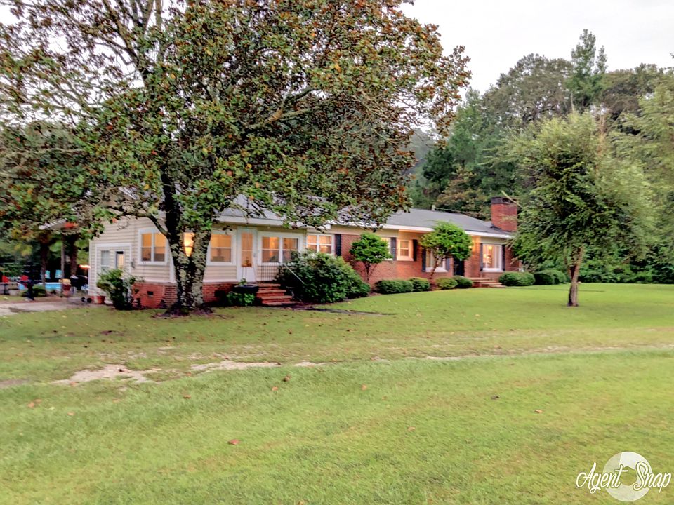 Ranch style on 2.6 acres