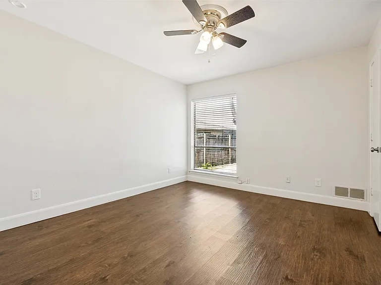 3611 Stables Ln — Photo 13