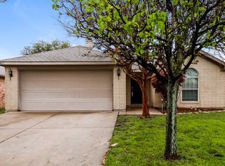 10461 Fossil Hill Dr, Fort Worth, TX 76131