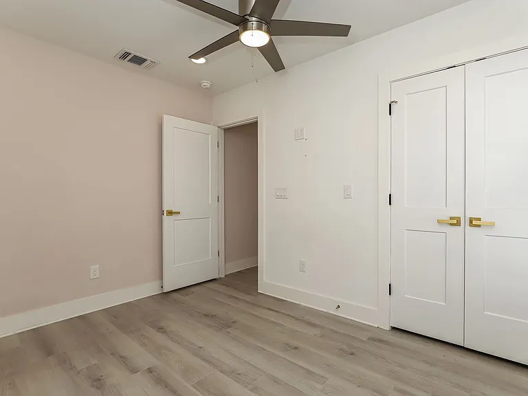 120 E Magnolia — Photo 13