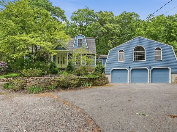 74 High St, Upton, MA 01568