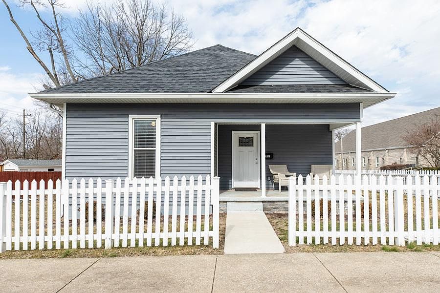 1st image of 217 E Grimes Ln