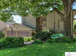 8111 Girard Plz, Omaha, NE 68122