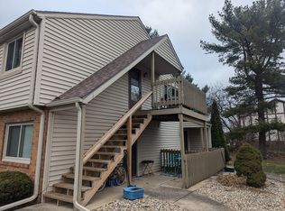 1613 Lyndhurst Dr W, Savoy, IL 61874