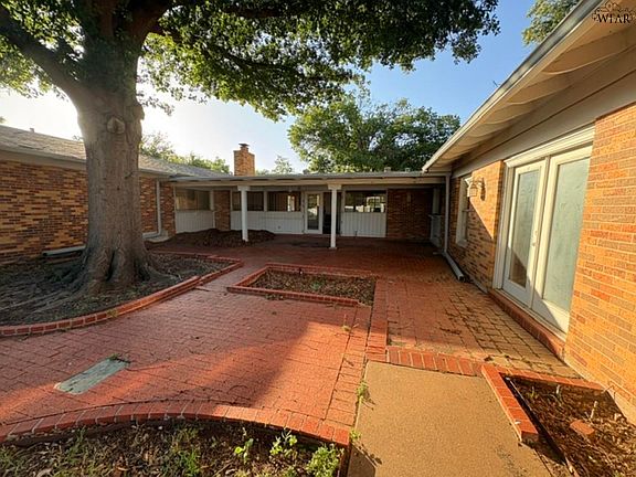 4th image of 3305 Seymour Rd