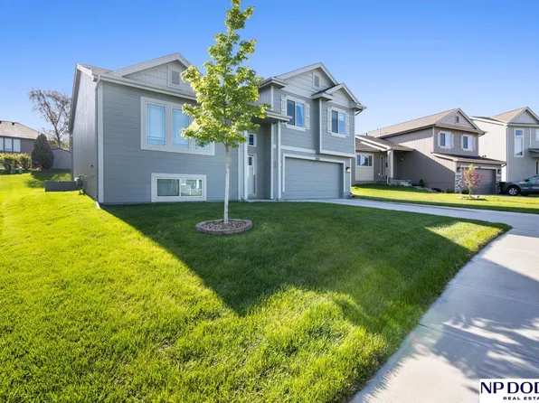 7709 N 82nd St, Omaha, NE 68122