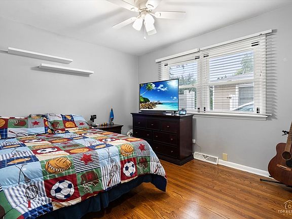 5th image of 1409 W Willow Ln