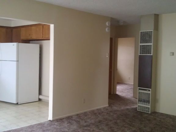 2nd image of 831 Oak St W #403-5.5-4055