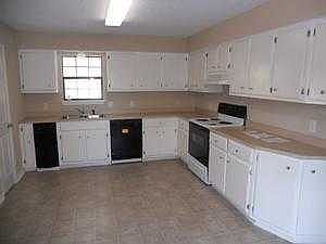 Nice open kitchen with lots of cabinets