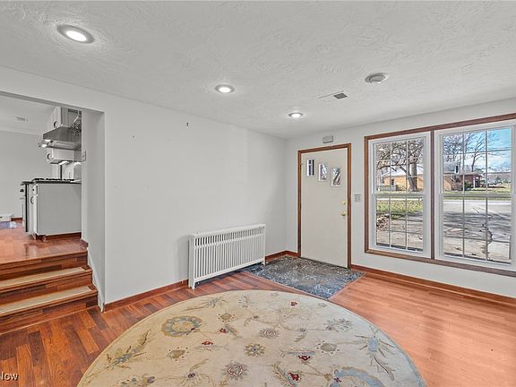 5th image of 8327 Eastwood Dr