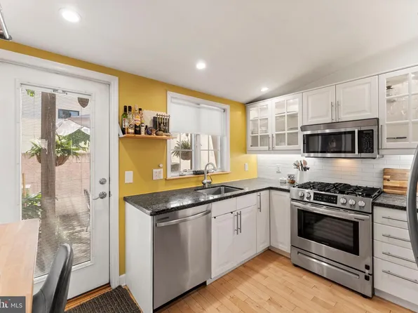 1304 S Howard St, Philadelphia, PA 19147