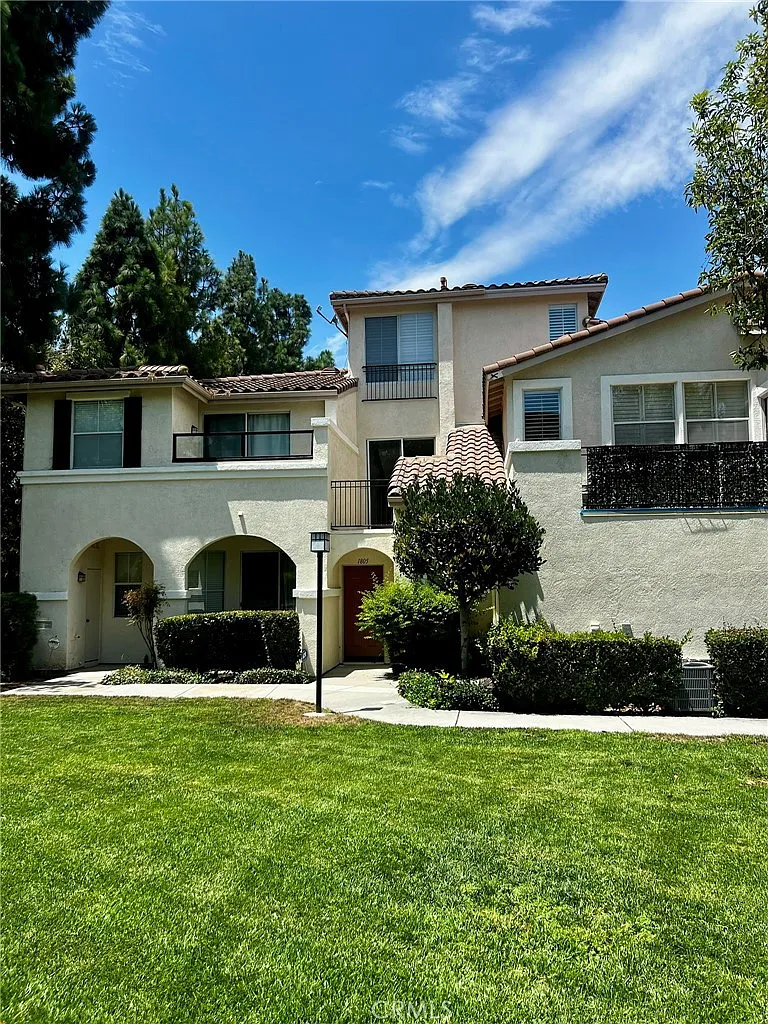 1 bed, 1.5 bath, 900 sqft, $3,100 — Photo 1
