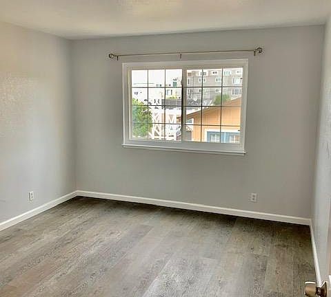 2nd image of 976 Hillside Blvd