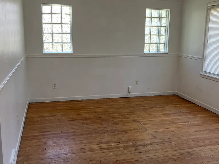 16316 Manning St — Photo 4
