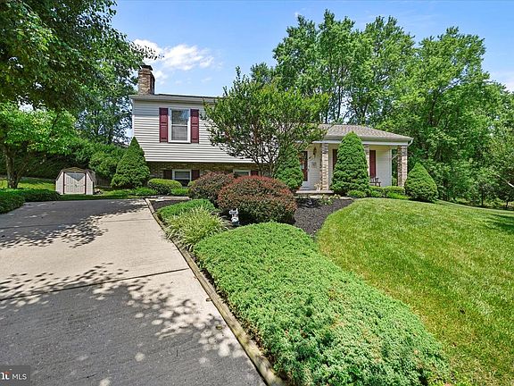 2nd image of 6 White Wood Ct