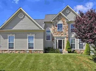 767 Silver Maple Cir, Seven Valleys, PA 17360