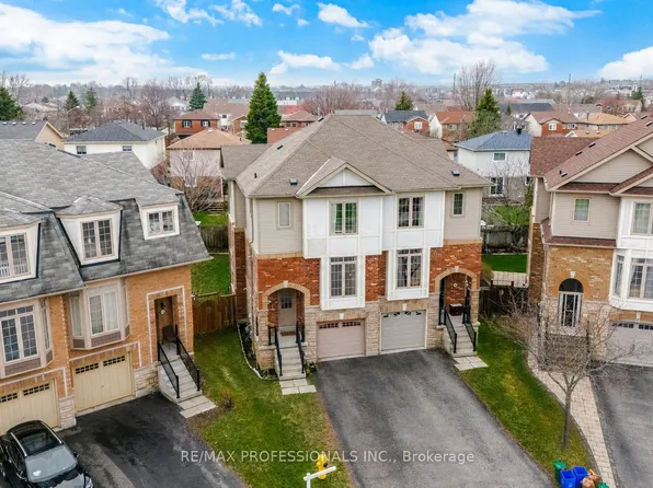 45 Horton St, Ajax, ON L1Z 1E3