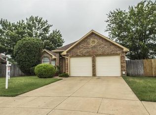 2955 Moreau Ct, Fort Worth, TX 76118