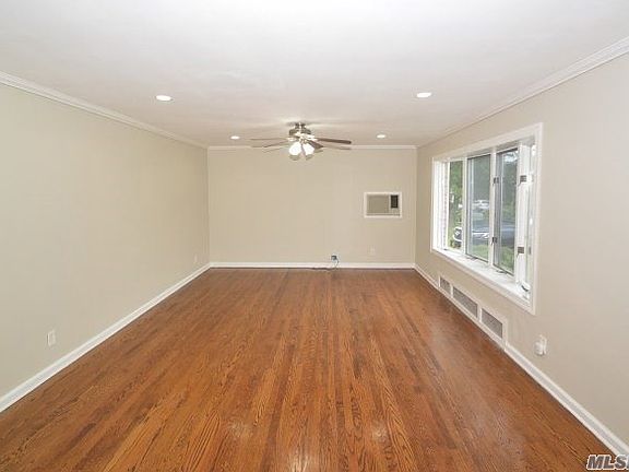 3rd image of 121 Sigsbee Ave