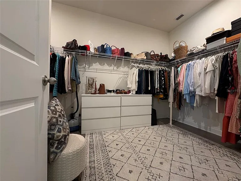 715 Blue Citrus Ln — Photo 36