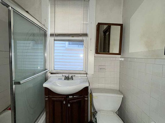 3rd image of 64 Wade St #2A